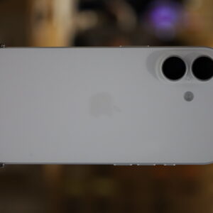 iPhone 17 màu trắng tại sự kiện ra mắt Apple